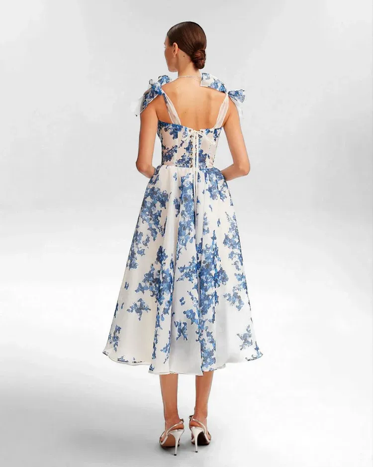 Bezauberndes blaues Kleid