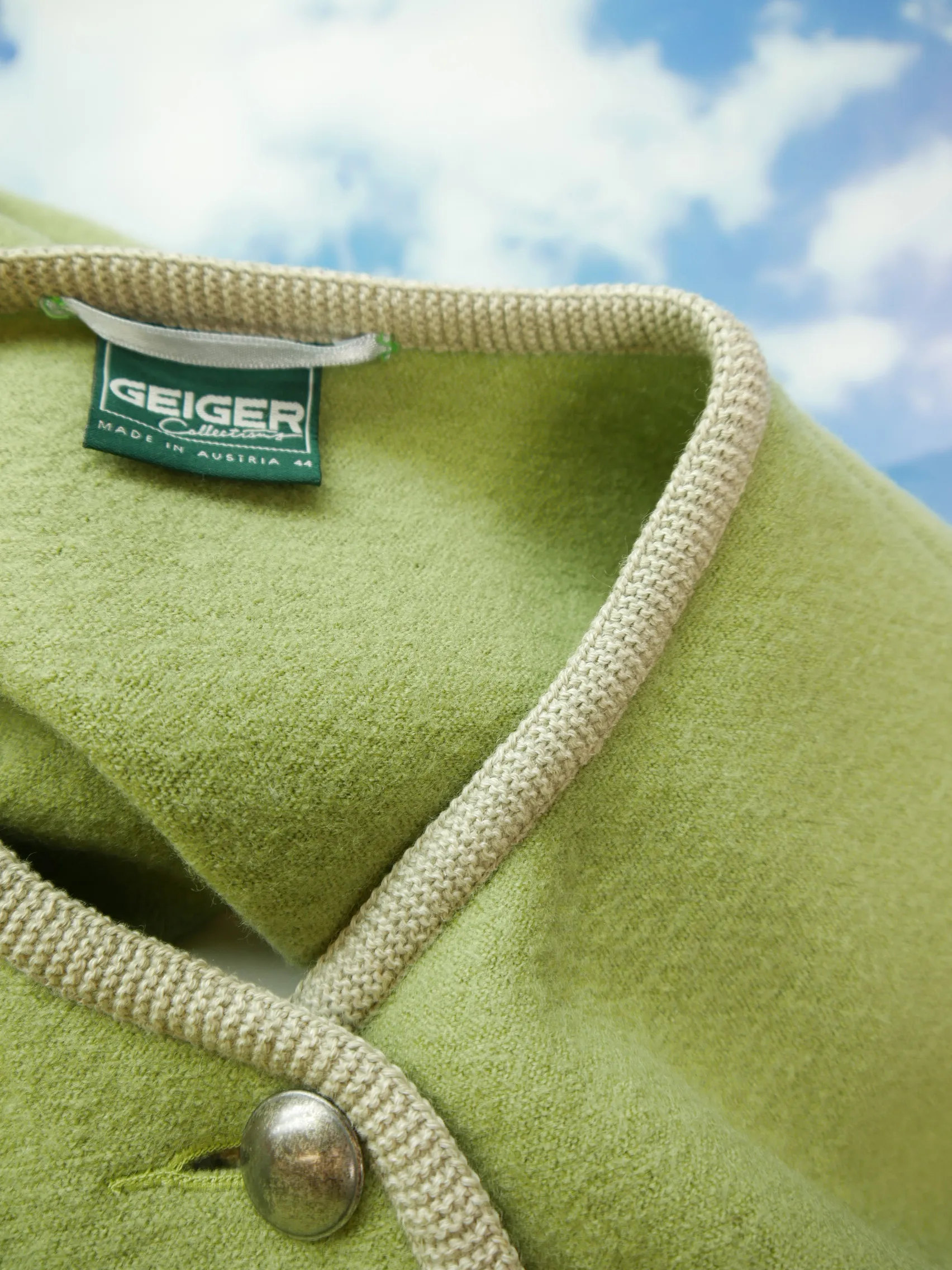 Geiger Austria neuwerig Walker mit Landschaftsmotiv Trachtenjacke Jacke Gr.44