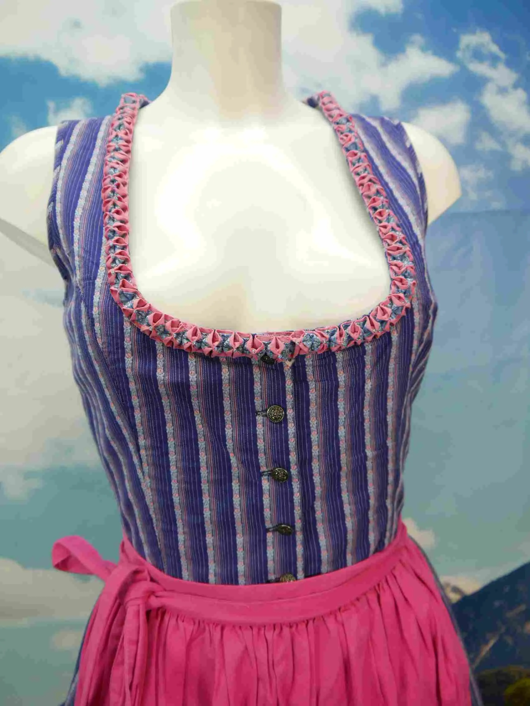 Handgenäht mit Balkonett und Froschmaulborte süßes  Dirndl mit Schürze Gr.36
