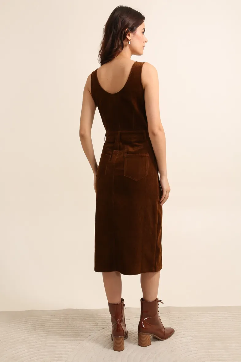 KLEID AUS SAMTKASTEN