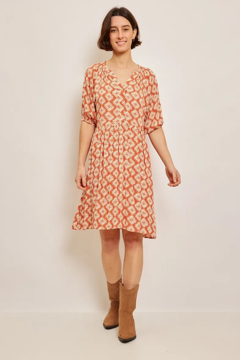 Kurzes gemustertes Kleid