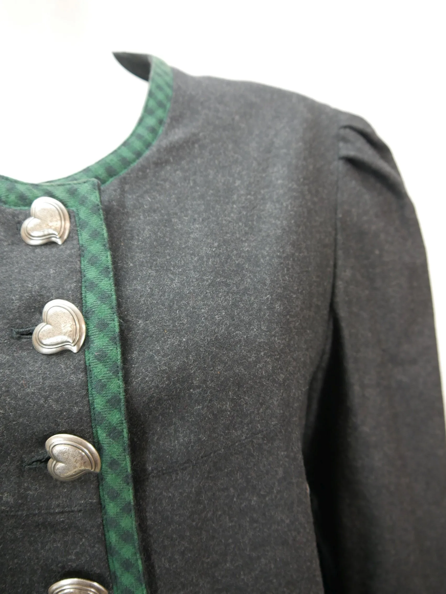 Sagenhafter Janker neuwertig schwarz mit Herzlknöpfen Trachtenjacke Jacke Gr.42