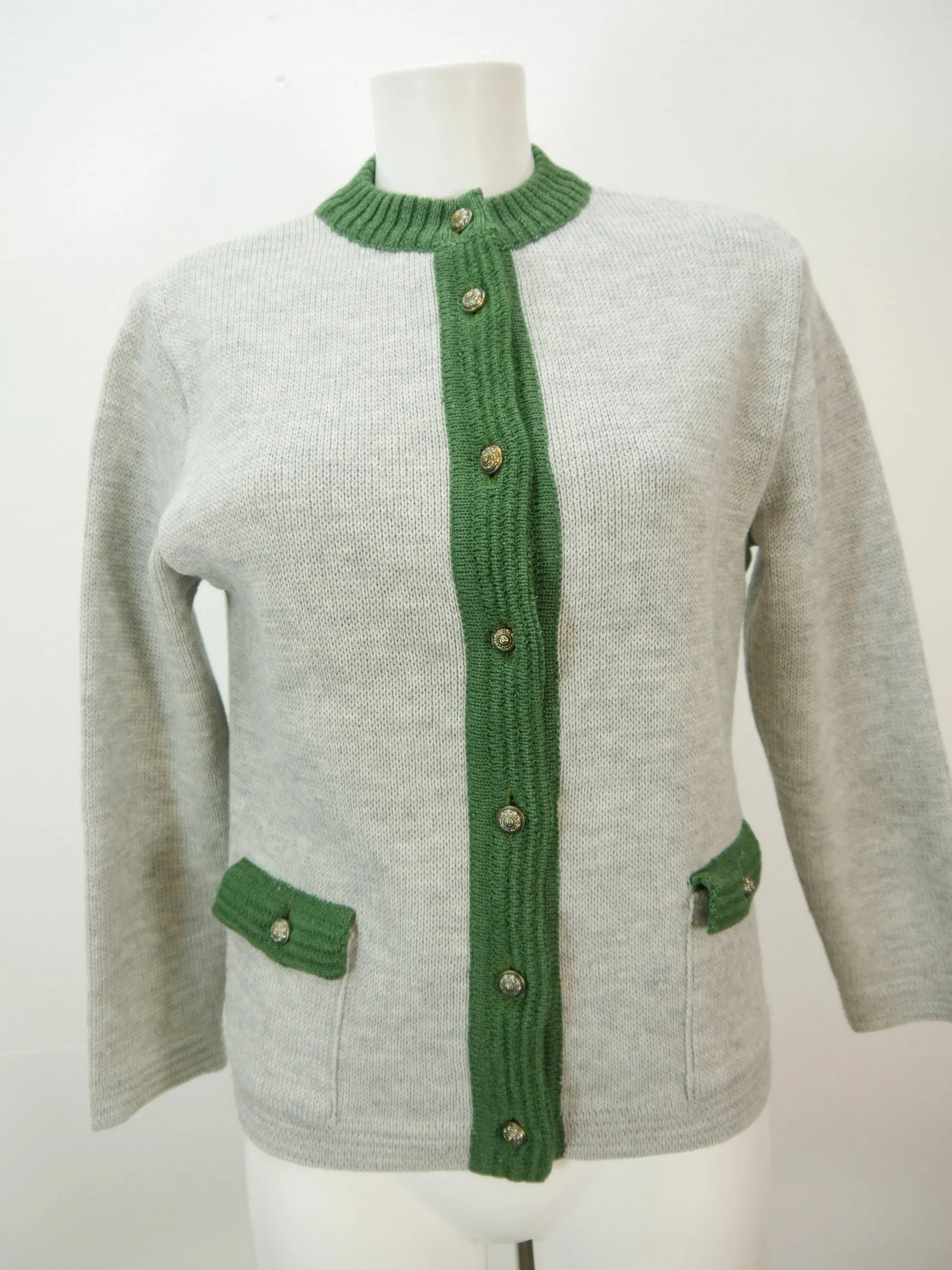 Strickjacke neuwertig grau wunderbar fesche Trachtenjacke Jacke Gr.38