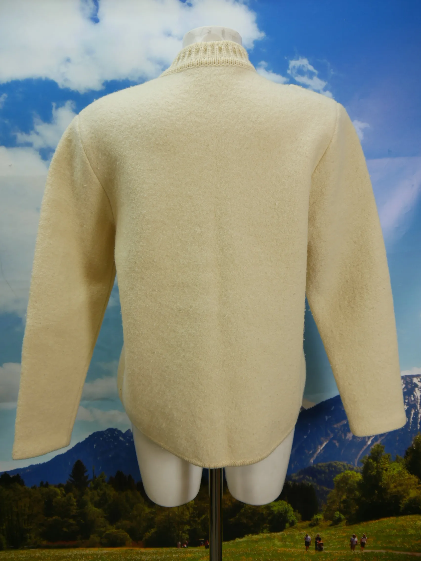 Wunderschön creme Walker mit Stickmuster fesche Trachtenjacke Jacke Gr.40